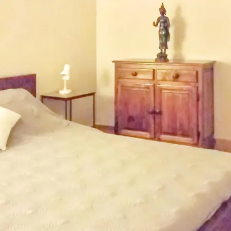 Hébergement de vacances Maison conviviale avec jardin à Revest-des-Brousses